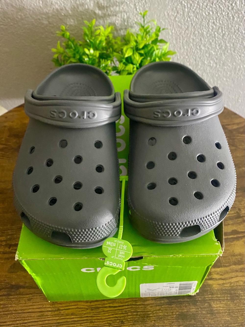 CROCS Classic Clog in Charcoal Gray